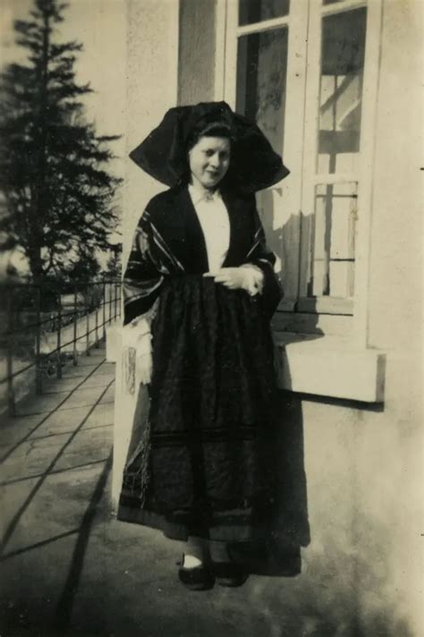 Portraits De Femmes Alsaciennes En Costume Traditionnel Alsacien