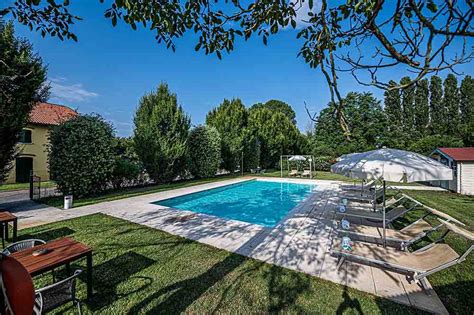 Outdoor swimming pool - Venice Resort