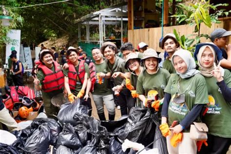 Asdp Bersama Komunitas Ciliwung Sukses Bersihkan Sampah Di Sungai Dalam