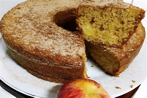 Receita de Bolo de maçã de liquidificador fácil e delicioso para o