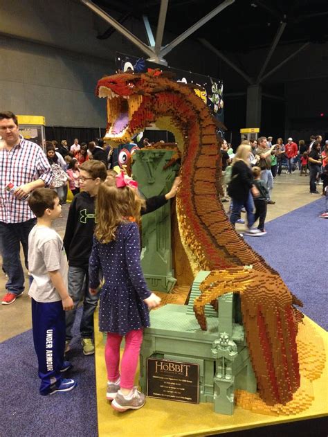 Smaug From The Hobbit Is One Of The Coolest Models On The Show Floor