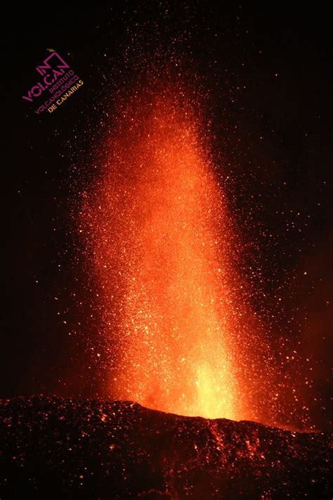 Canarie Continua Una Eruzione Stromboliana Da Manuale La Lava Si