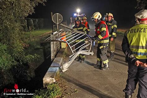 Oö Pkw kracht in Holzhausen gegen Brückengeländer Fireworld at