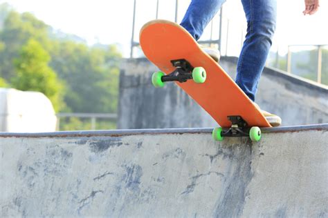 5 Easiest Skateboard Tricks For Beginner Skaters