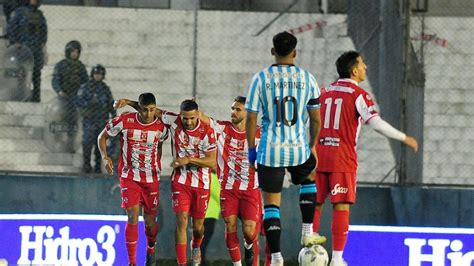 Talleres de Remedios de Escalada eliminó a Racing de la Copa Argentina