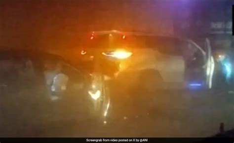 1 Dead 12 Injured In Multi Vehicle Pile Up On Agra Lucknow Expressway