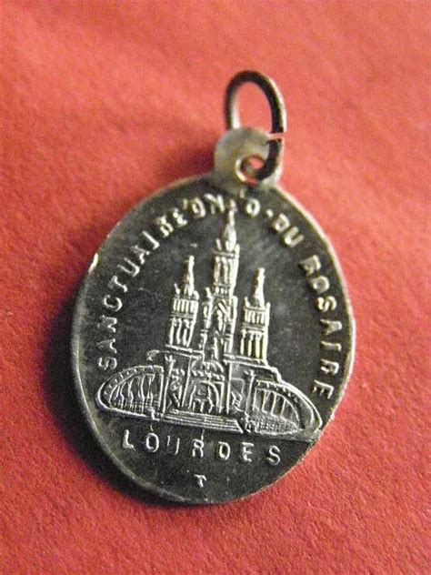 MEDAILLE RELIGIEUSE ANCIENNE SANCTUAIRE De N D Du Rosaire Lourdes