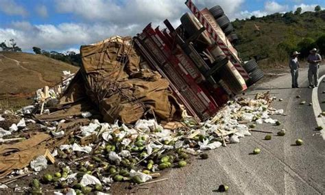 Crian A Morre Presa S Ferragens De Caminh O Ap S Acidente Em Rodovia De Mg