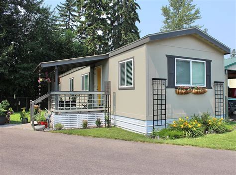 Cozy Single-Wide Mobile Home Exterior