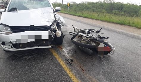 Carro invade contramão e deixa motociclista morto em acidente BR 423 em