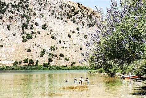 Le Lac de Kournas en Crète approchez des tortues Lac Voyage en