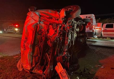 Fuerte choque volcadura entre dos camionetas en Aguascalientes dejó