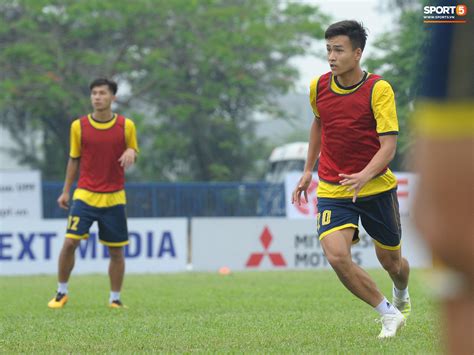 Dàn hot boy U22 Việt Nam khoác áo Hà Tĩnh FC đùa vui cực nhí nhảnh trước trận gặp Phù Đổng FC