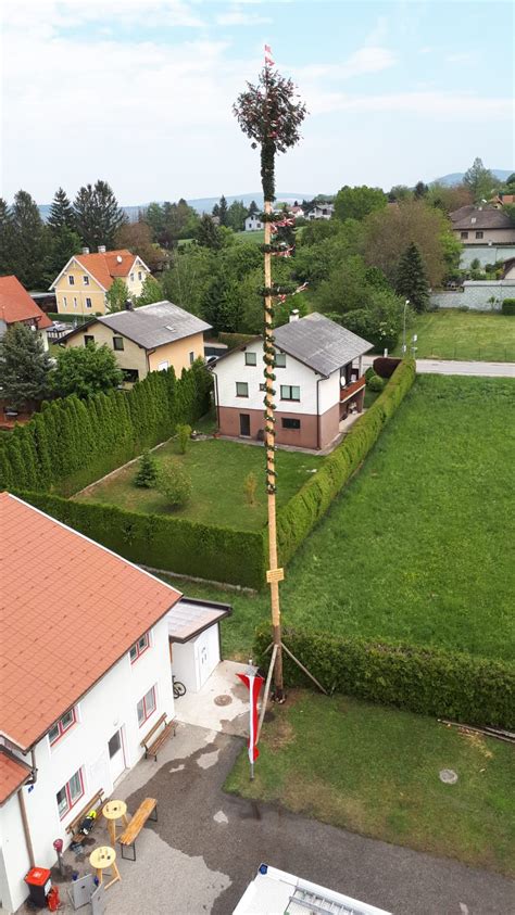 Maibaumaufstellen Freiwillige Feuerwehr Ollersbach