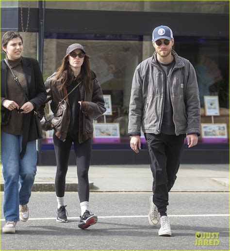 Bridgerton S Phoebe Dynevor Holds Hands With Actor Cameron Fuller In