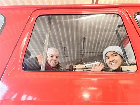 Besuch Der Klasse 4b Bei Der Feuerwehr Auwiesenschule