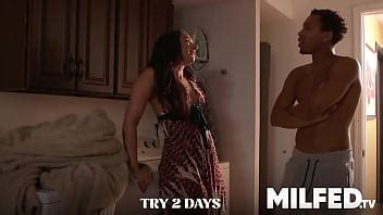 Madrastra MILF Caliente Chupando La Polla De Su Hijastro Como Una Aspiradora XNXX