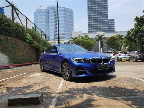 Test Drive Bmw M330i Sedan Entry Level Yang Berlebihan Uzone