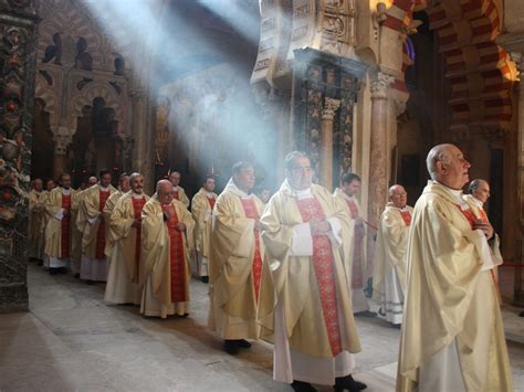 Solemne Despedida Al Obispo Auxiliar De Sevilla Mons Santiago G Mez