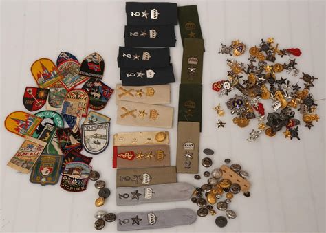 TygmÄrken Och Pins Större Parti Diverse Vapen And Militaria Övrig