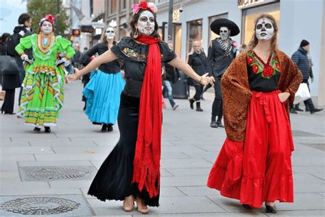 Day of the Dead in Latin America: Customs and Traditions | Spanish Mama