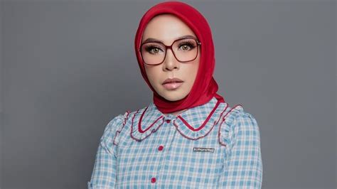 Foto Cara Melly Goeslaw Kumpulkan Rp Juta Untuk Bantu Palestina