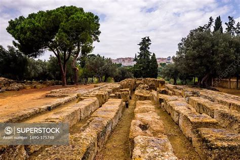 Temple Of Dioscuri Valley Of The Temples Valle Dei Templi Agrigento