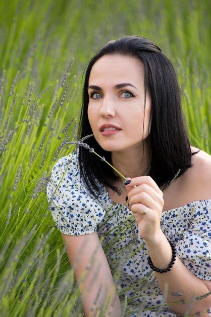 Premium Photo A Woman In A Field Of Tall Grass With A Flower In Her Hair