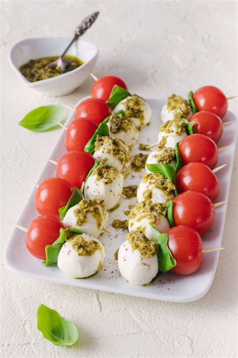 Tomaten Mozzarella Spieße mit Pesto