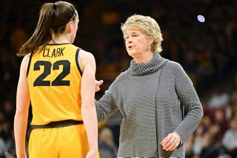 How Iowa Coach Lisa Bluders Loyalty And Longevity Have Made Hawkeyes