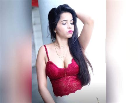 Hot Sexy Dhinchak Pooja Bikini Pics