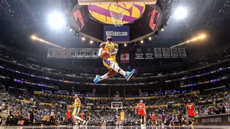 Lebron James 2022 Dunk Wallpaper