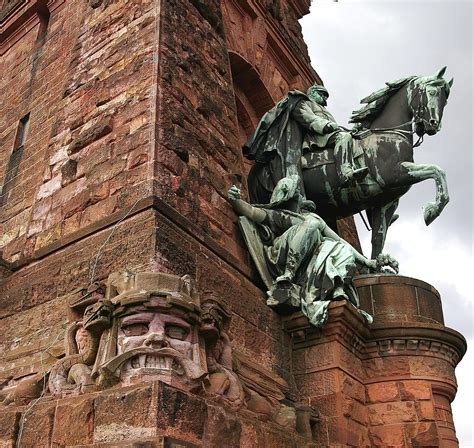 Warum wir Deutschland mögen Kyffhäuser Monument Steinthaleben