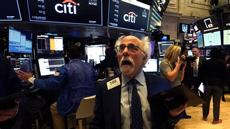 ’Most Photographed’ Wall Street Trader Peter Tuchman Has Coronavirus ...