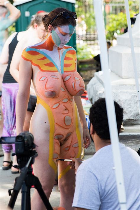 Big Boobs Body Paint 65 фото