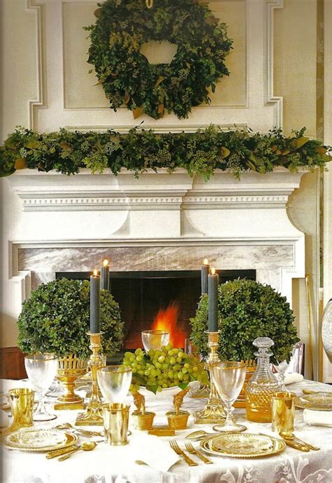 Carolyne Roehm Holiday Table Diy Christmas Balls Diy Christmas Mantel