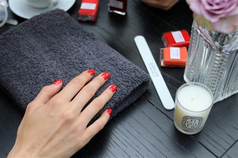 Supplements or diet? The secret behind strong nails