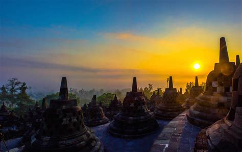 Borobudur Sunrise Tour Day Night Punthuk Setumbu