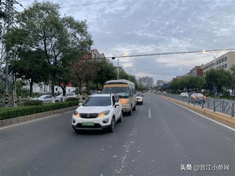 南安街头：网约车中巴车斗气多次互相别车 双双被刑拘 卓某