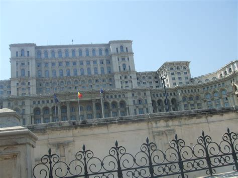 The Romanian palace built by a dictator - Land of Size