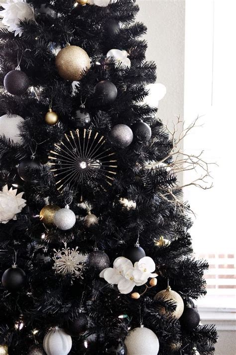 Árbol de navidad negro tendencia para personalidades fuertes Vox