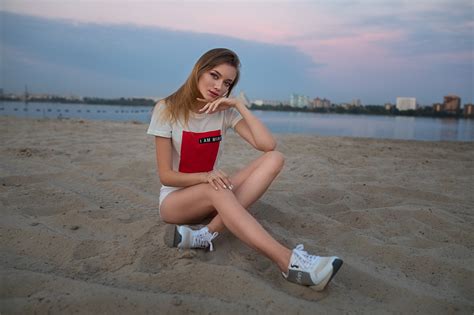 Wallpaper Model Blonde Looking At Viewer Touching Face White