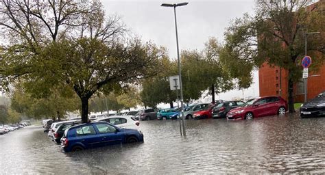 Viana Parques De Estacionamento Inundados E Condutores Retidos Chuva