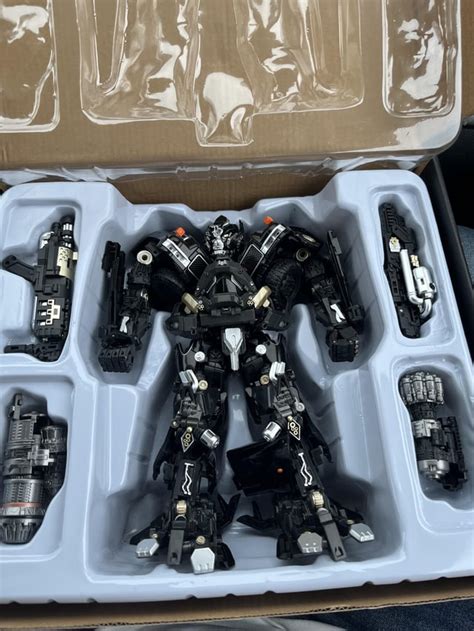 Ironhide has arrived and he looks deadlier than ever! : r/transformers