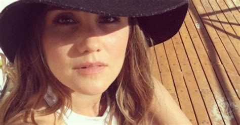 Dulce María enciende las redes sociales con sexy bikini