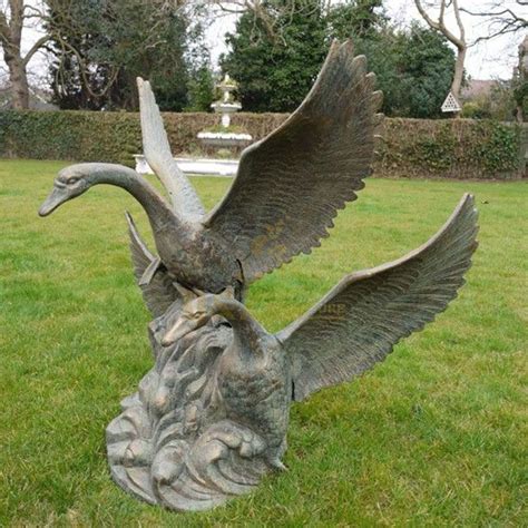 Outdoor Bronze Swan Garden Flying Statue For Sale