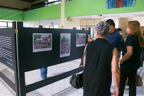 Diretoria da Adufal prestigia exposição sobre atos e manifestações em