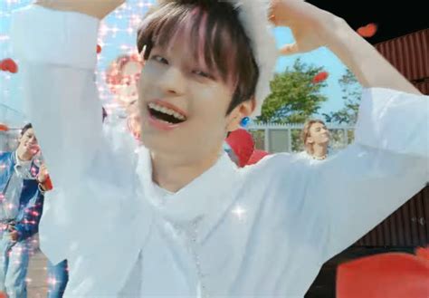 SEUNGMIN CASE 143 MV!!!! | Mini twists natural hair, Protective ...