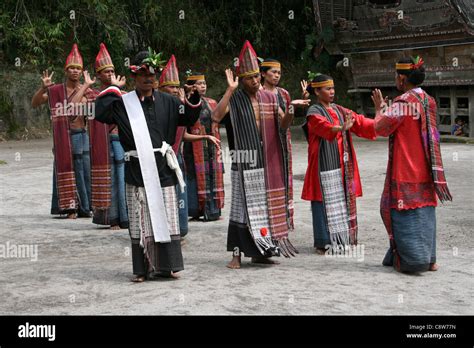 Toba Batak Tribe Performing Traditional Dance, Sumatra Stock Photo - Alamy