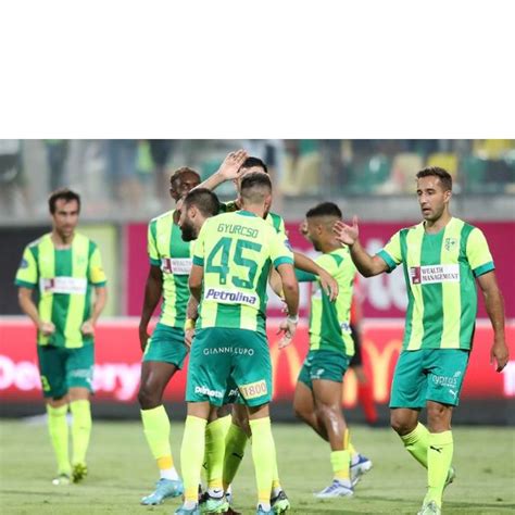 Aek Larnaca Against Dnipro For The Knockout Stage Of Conferenve League